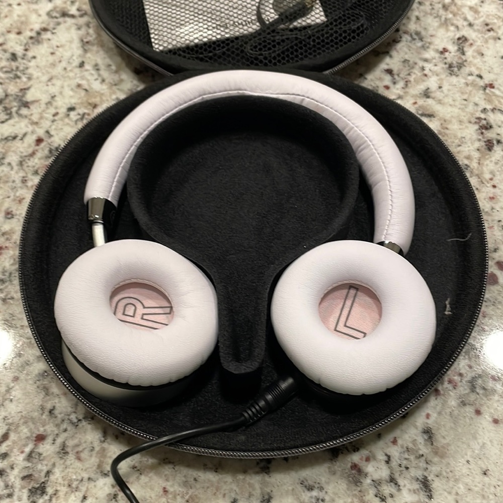 Wireless headphones